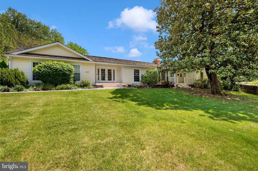 11229 Huntover Dr, Rockville, MD 20852 - #3