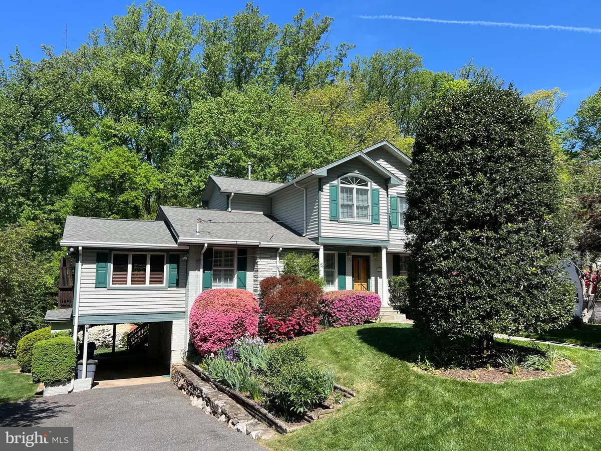 6907 Wilson Ln, Bethesda, MD 20817 - #1