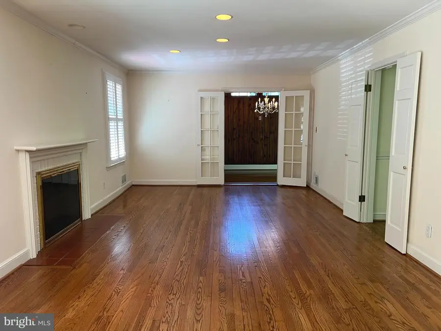 6907 Wilson Ln, Bethesda, MD 20817 - #2