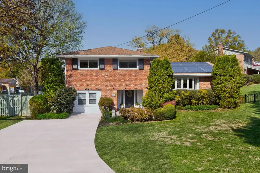 9900 Fernwood Rd, Bethesda, MD 20817 - #2