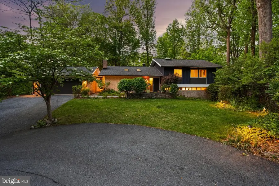 8034 Park Overlook Dr, Bethesda, MD 20817 - #2