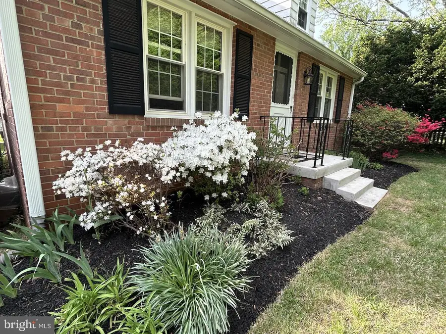 124 Chestnut Ave, Washington Grove, MD 20880 - #2