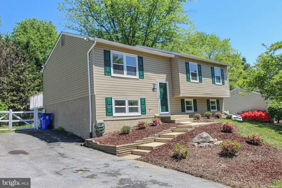 24201 Bush Hill Rd, Gaithersburg, MD 20882 - #2