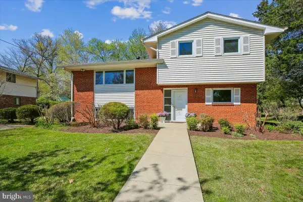 2 Lorre Ct, ROCKVILLE, MD 20852