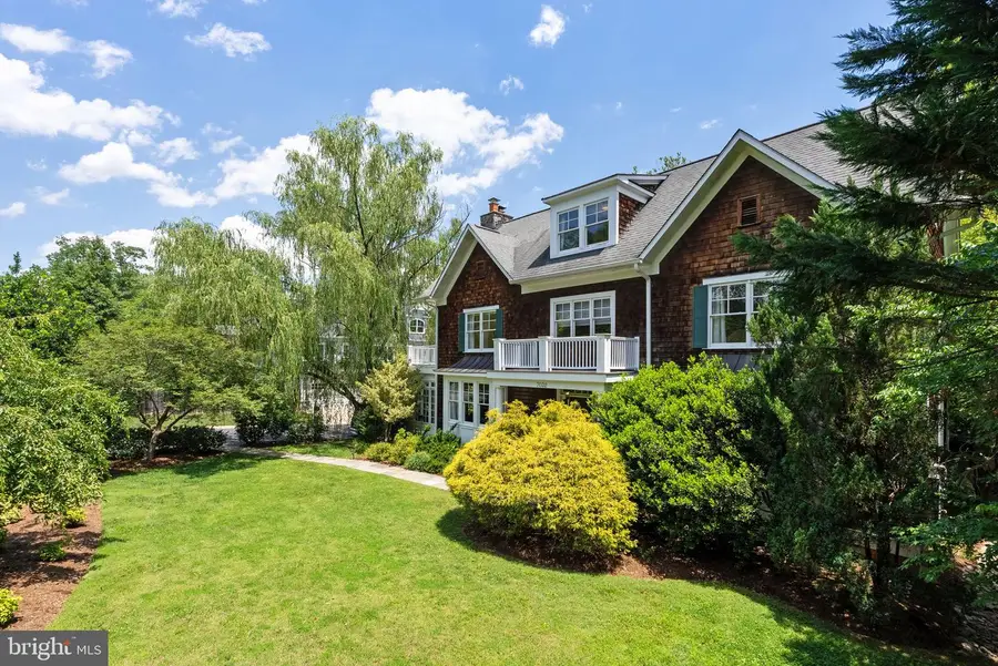 7032 Wilson Ln, Bethesda, MD 20817 - #2