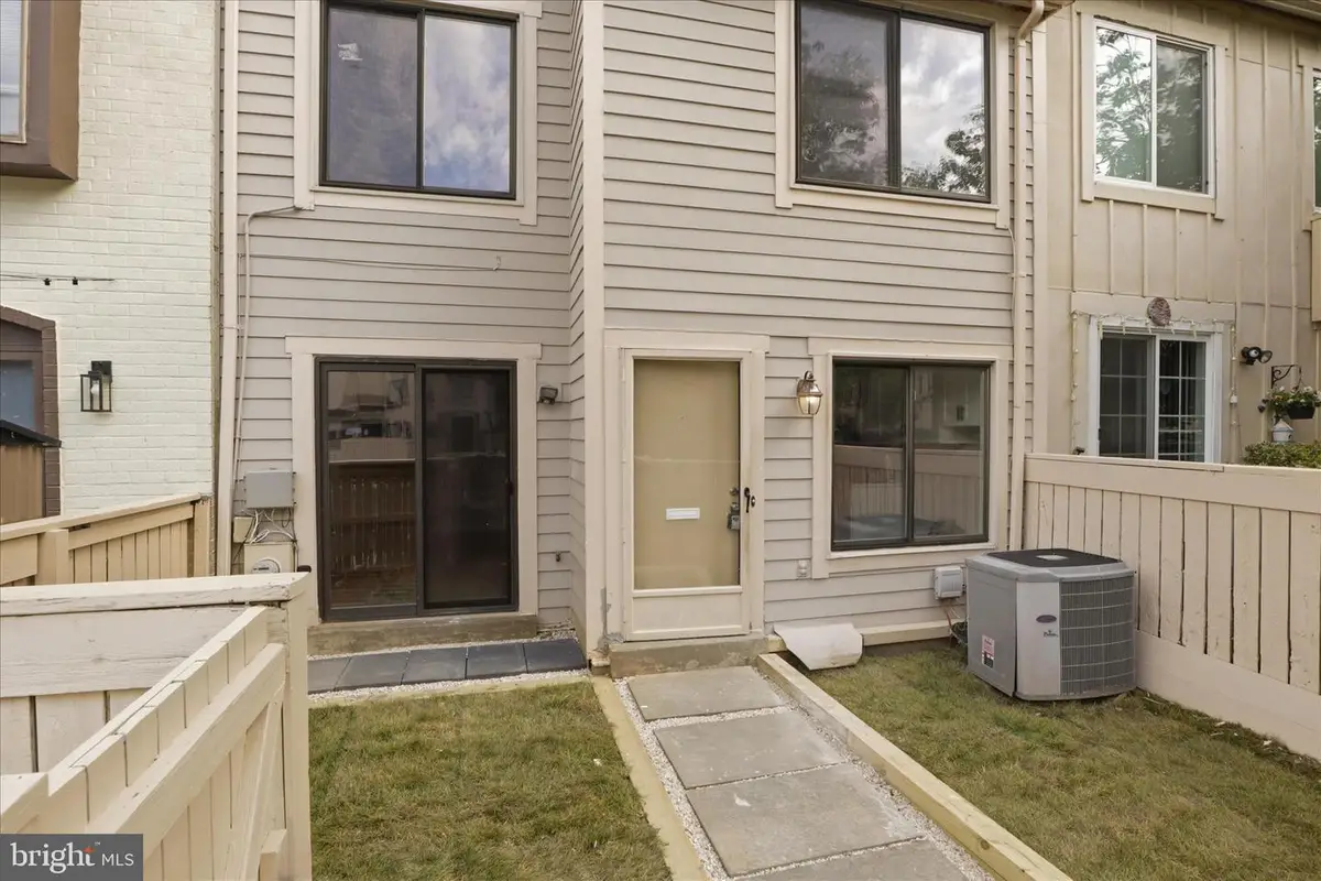 10107 Ridgeline Dr, Montgomery Village, MD 20886 - #1