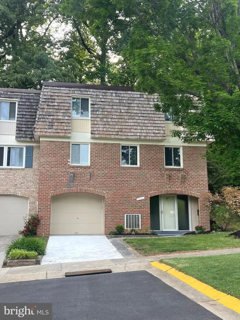 19052 Capehart Dr, Montgomery Village, MD 20886 - #2