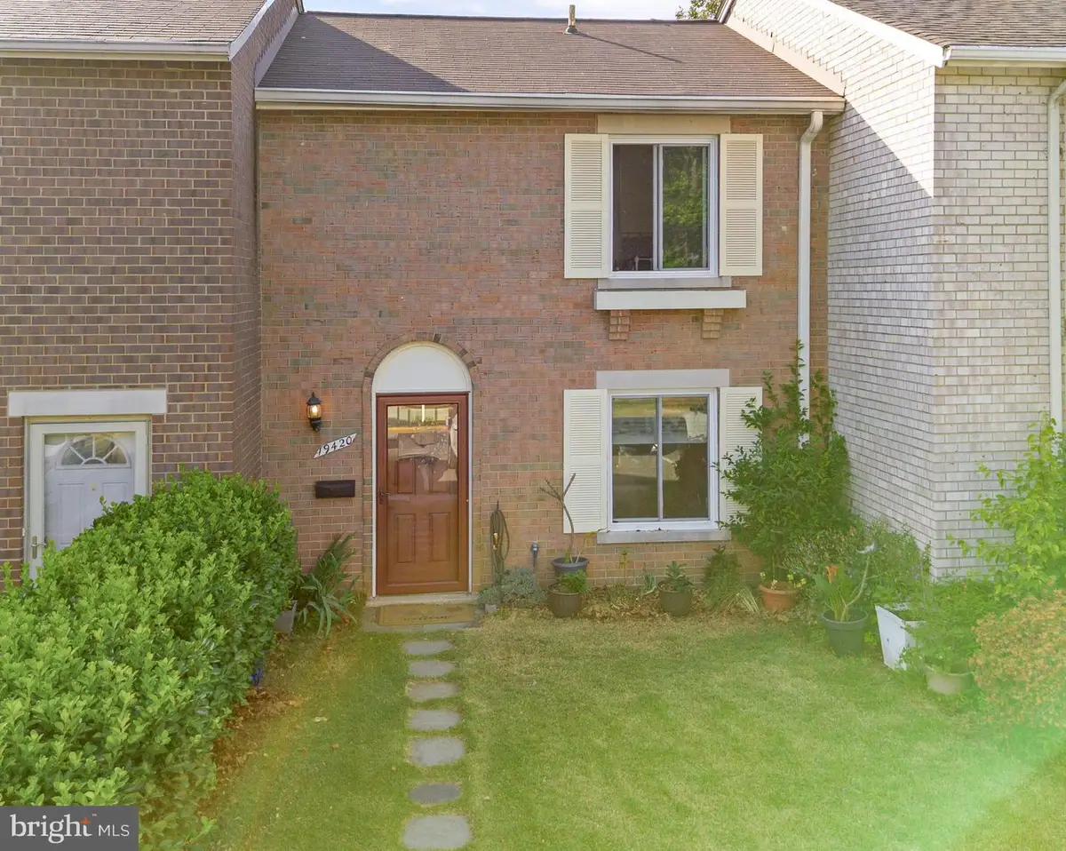 19420 Thomas Farm Rd, Gaithersburg, MD 20886 - #1