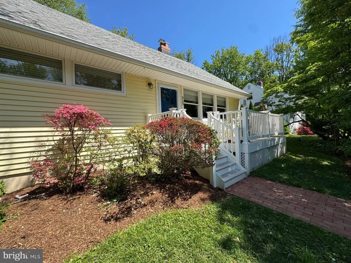 905 Robin Rd, Silver Spring, MD 20901 - #1
