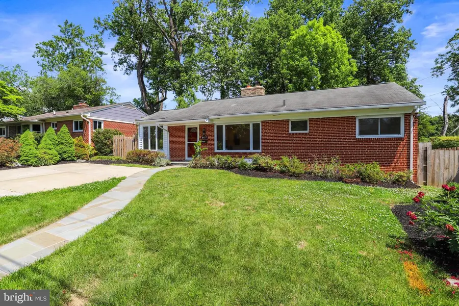 8417 Farrell Dr, Chevy Chase, MD 20815 - #3