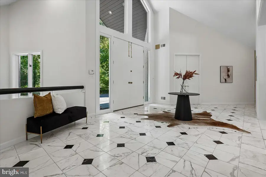 9100 Aldershot Dr, Bethesda, MD 20817 - #3