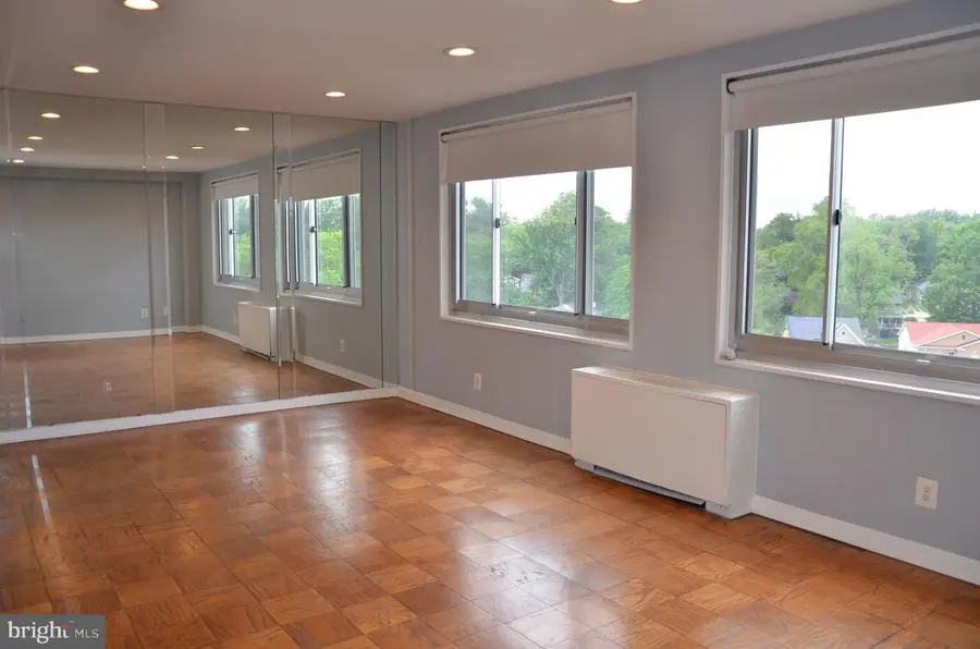 1900 Lyttonsville Rd #1103, Silver Spring, MD 20910 - #2