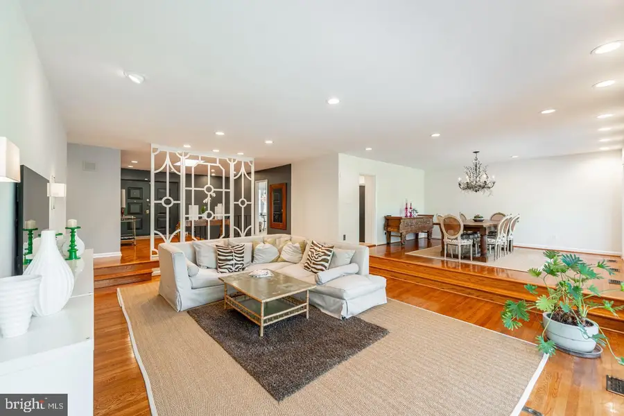 6929 Carmichael Ave, Bethesda, MD 20817 - #2