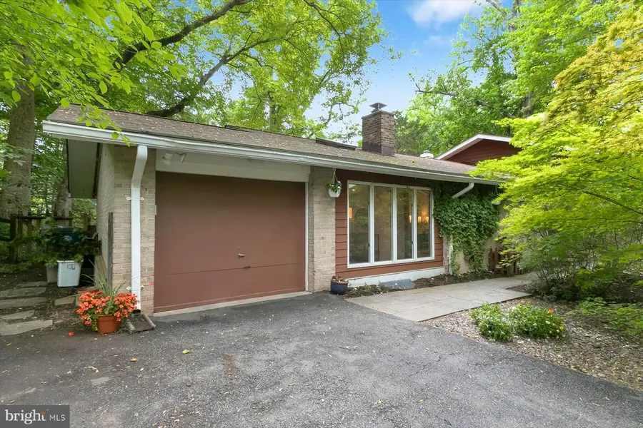 8108 Hamilton Spring Rd, Bethesda, MD 20817 - #2