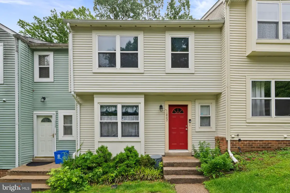 11807 Summer Oak Dr, Germantown, MD 20874 - #1
