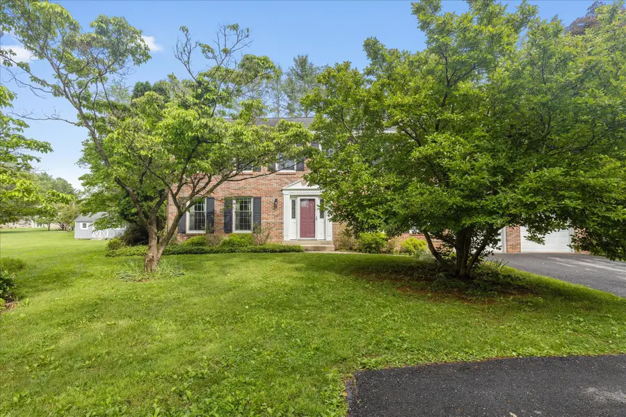 21917 Foxlair Rd, Gaithersburg, MD 20882 - #2
