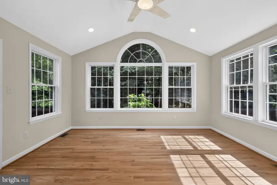 10 Caddy Ct, Derwood, MD 20855 - #2