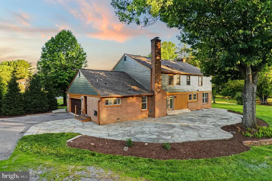 8701 Lochaven Dr, Gaithersburg, MD 20882 - #3