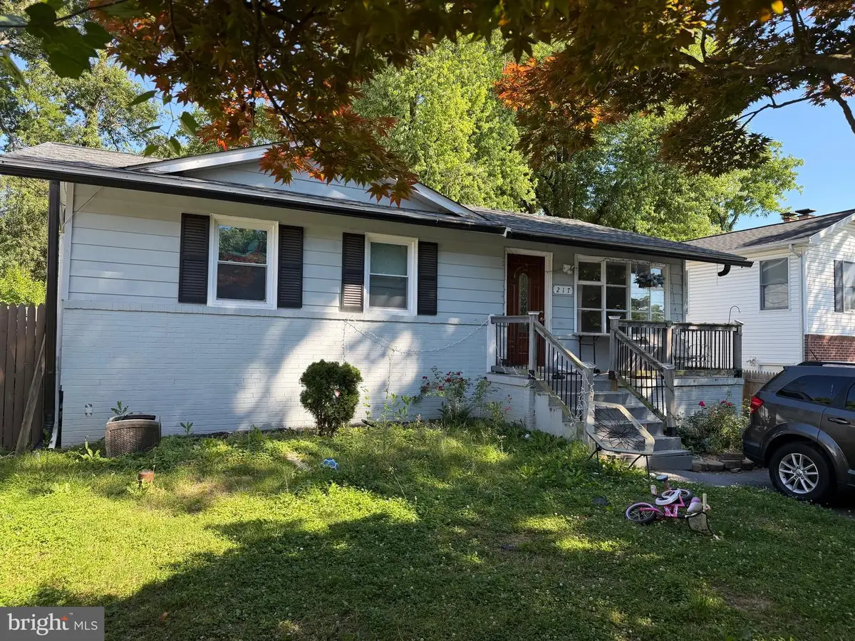217 Cedar Ave, Gaithersburg, MD 20877 - #1