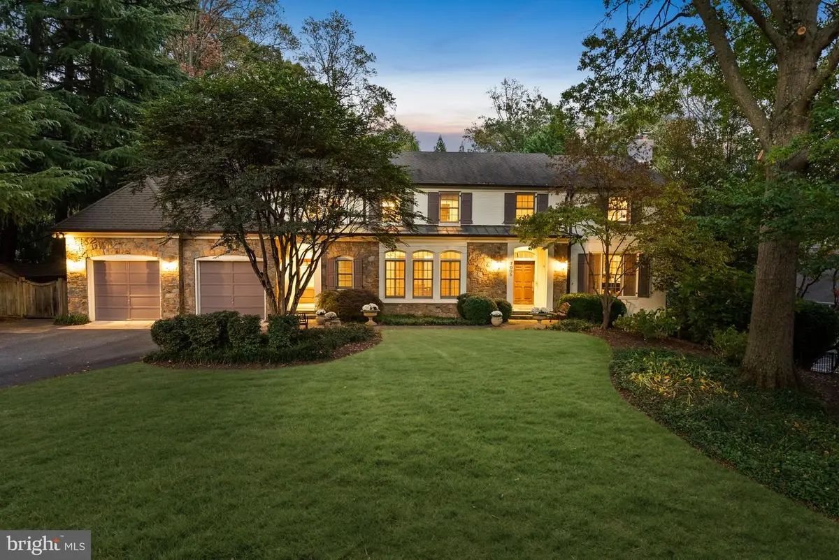 7009 Loch Lomond Dr, Bethesda, MD 20817 - #1