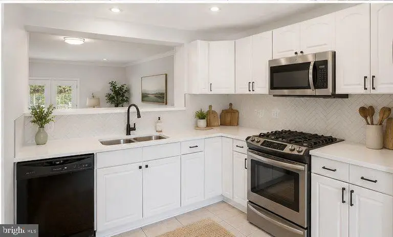 1026 Travis Ln, Gaithersburg, MD 20879 - #3