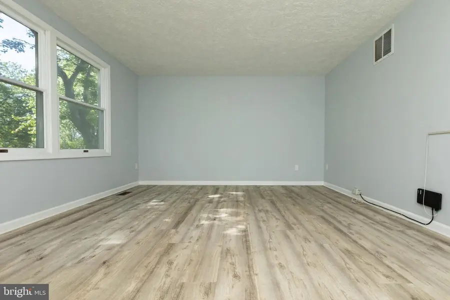 8828 Cross Country Pl, Gaithersburg, MD 20879 - #3