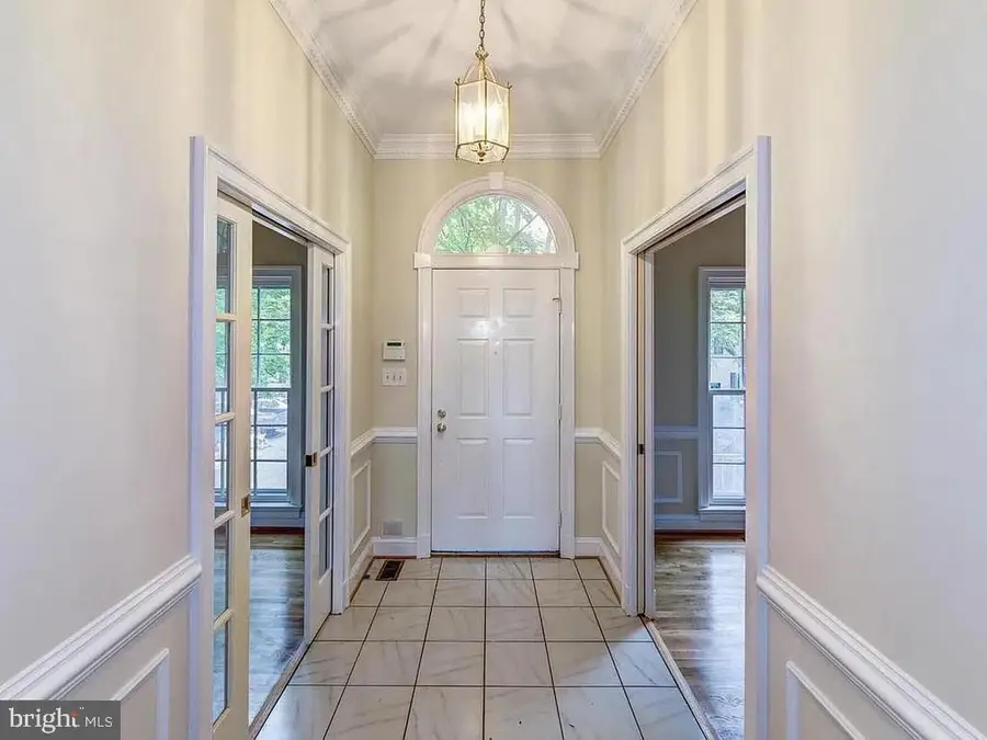 8904 Barrowgate Ct, Potomac, MD 20854 - #2