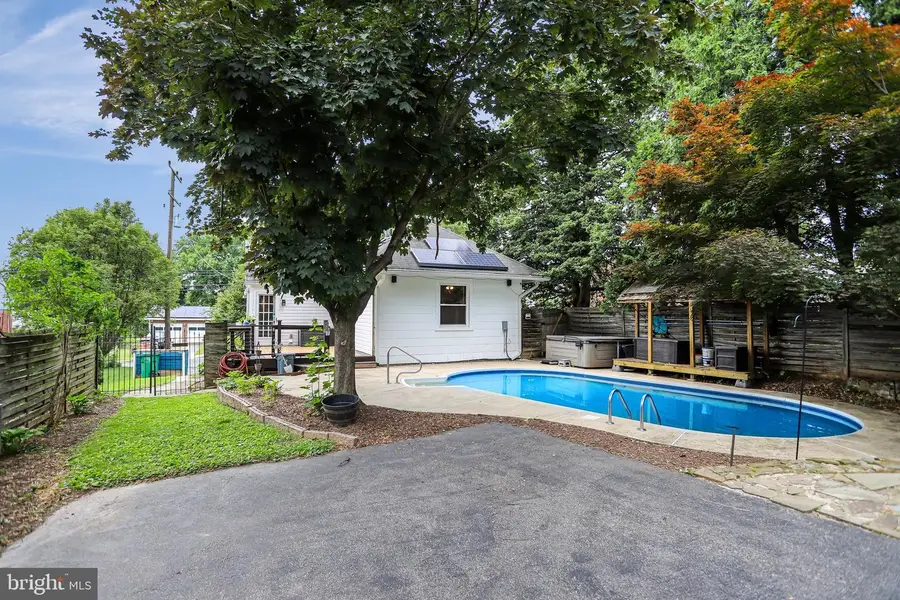 209 Cedar Ave, Gaithersburg, MD 20877 - #2