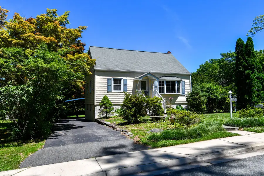 407 Anderson Ave, Rockville, MD 20850 - #2