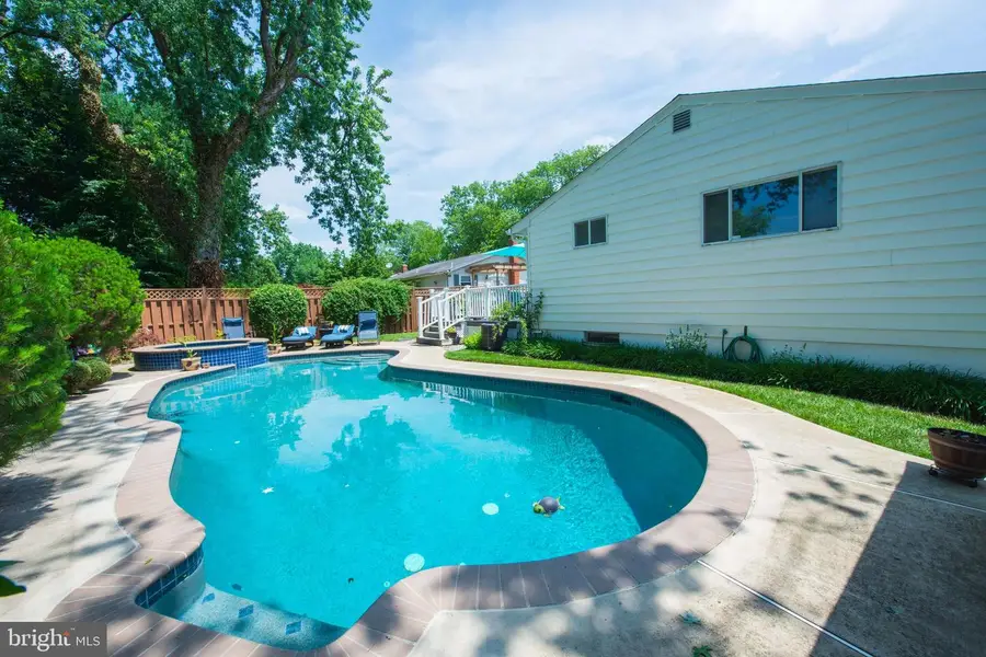 13204 Dumbarton Dr, Rockville, MD 20853 - #2