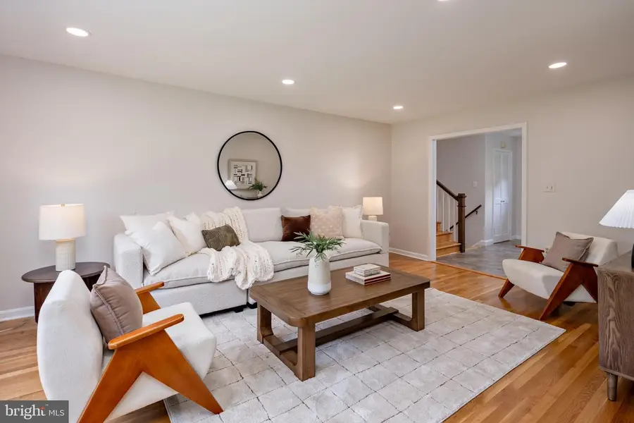 8719 Postoak Rd, Potomac, MD 20854 - #3