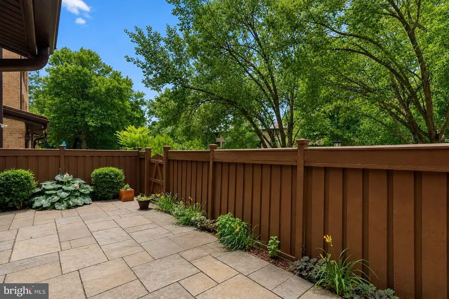 11420 Strand Dr #r-010, Rockville, MD 20852 - #2