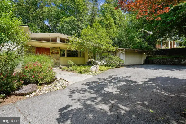 9009 Charred Oak Dr, BETHESDA, MD 20817