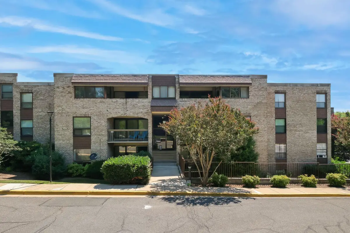 423 Christopher Ave #20, Gaithersburg, MD 20879 - #1