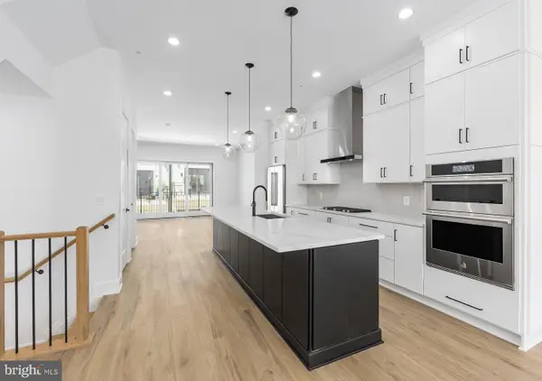 8622 Erdem Pl, CHEVY CHASE, MD 20815