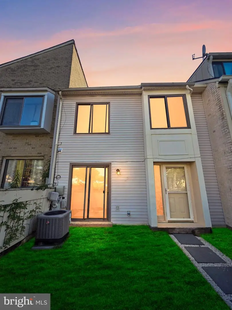 9915 Ridgeline Dr, Gaithersburg, MD 20886 - #2