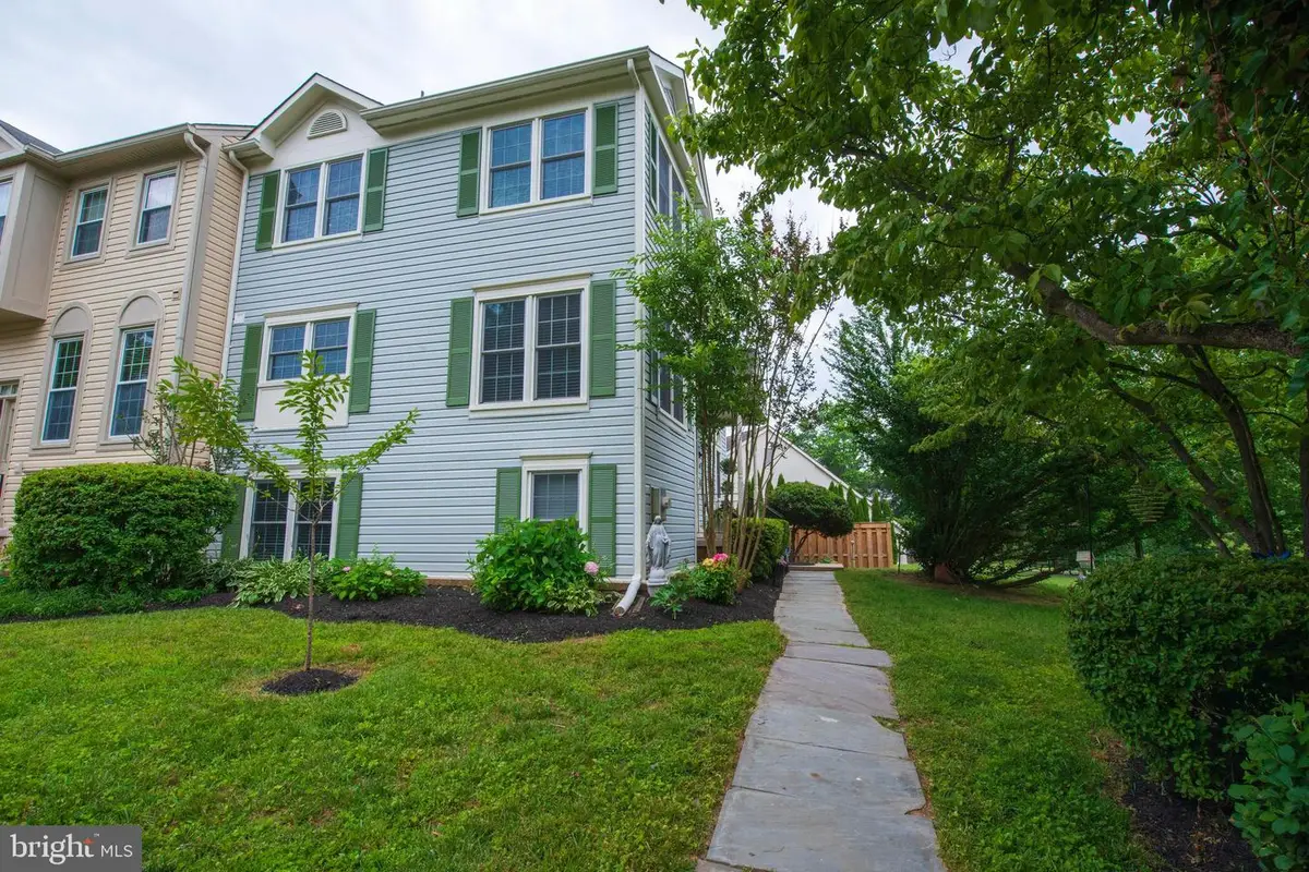 8698 Delcris Dr, Gaithersburg, MD 20886 - #1