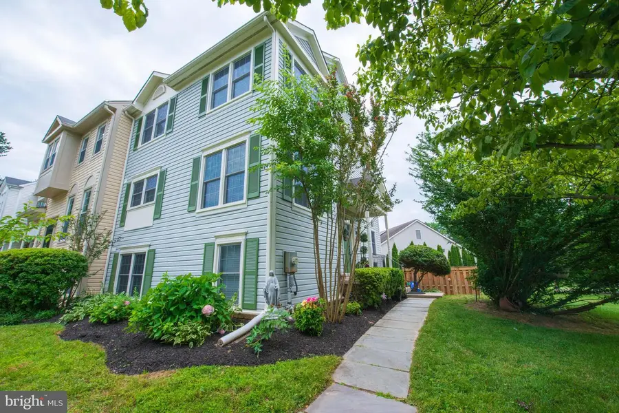 8698 Delcris Dr, Gaithersburg, MD 20886 - #2