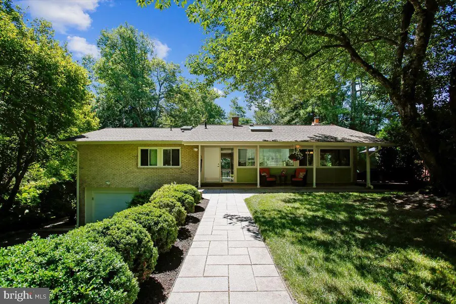 8308 Lilly Stone Dr, Bethesda, MD 20817 - #2