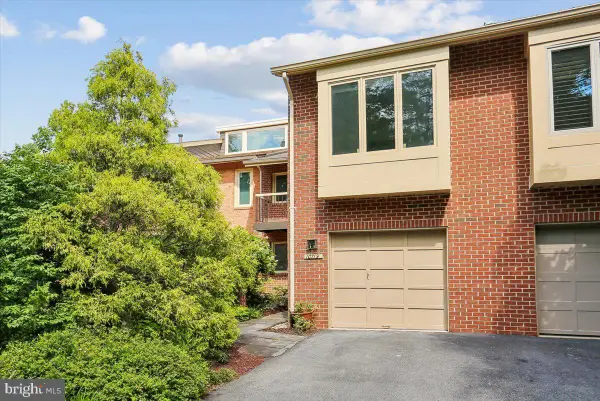 10719 Gloxinia Dr, ROCKVILLE, MD 20852