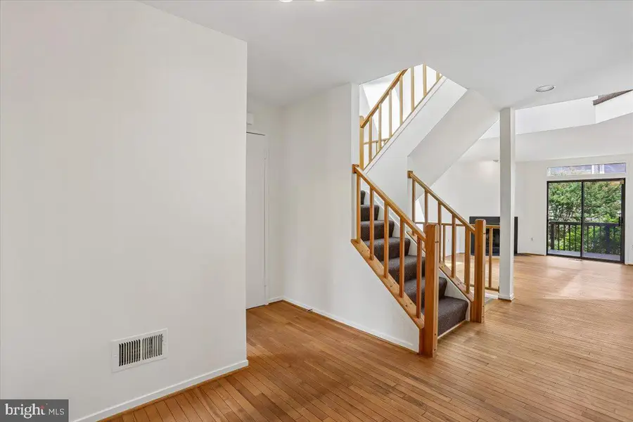 10719 Gloxinia Dr, Rockville, MD 20852 - #3