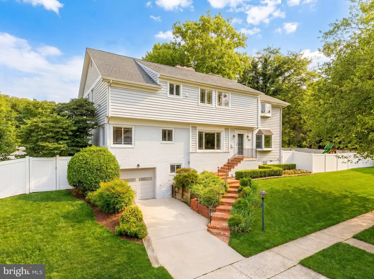 4717 Edgefield Rd, Bethesda, MD 20814 - #1