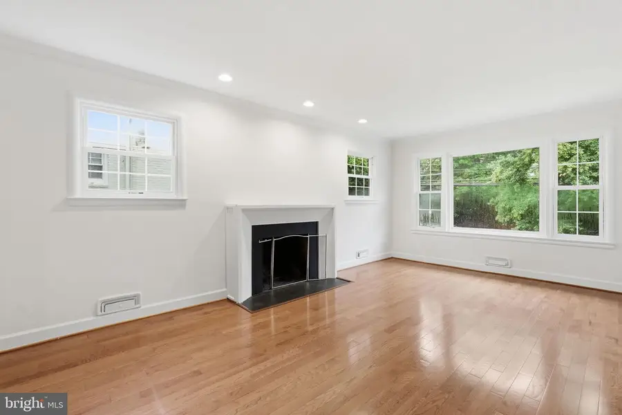 9706 Dameron Dr, Silver Spring, MD 20910 - #2