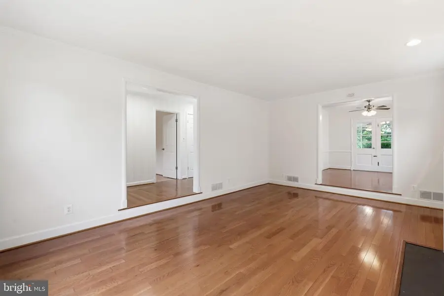 9706 Dameron Dr, Silver Spring, MD 20910 - #3
