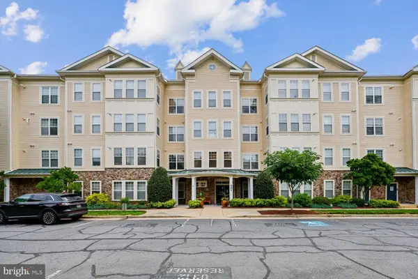 301 High Gables #402, GAITHERSBURG, MD 20878