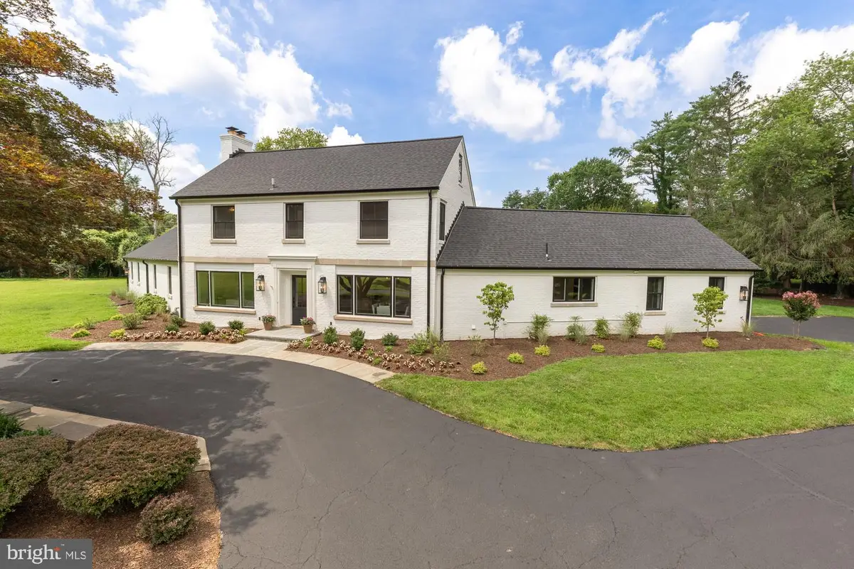 10700 Alloway Dr, Potomac, MD 20854 - #1