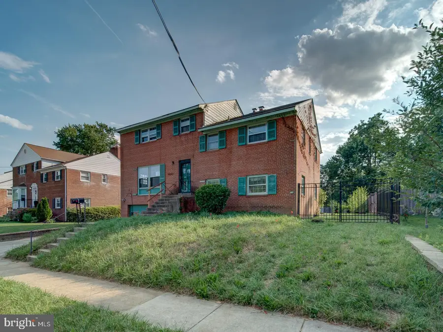 9842 Belhaven Rd, Bethesda, MD 20817 - #2