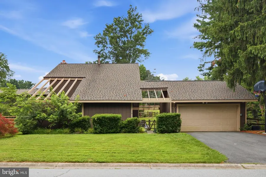 10725 Wayridge Dr, Montgomery Village, MD 20886 - #2