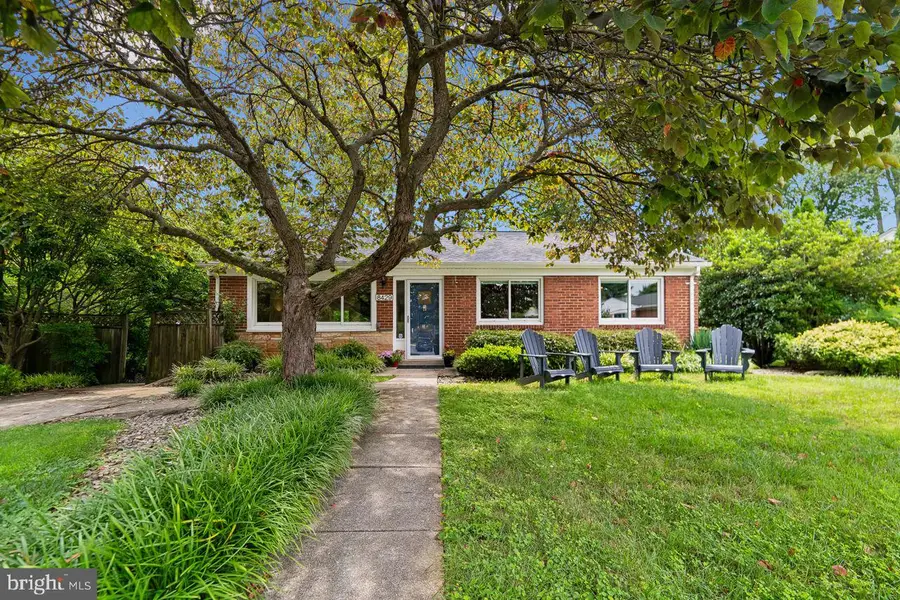 8429 Farrell Dr, Chevy Chase, MD 20815 - #2