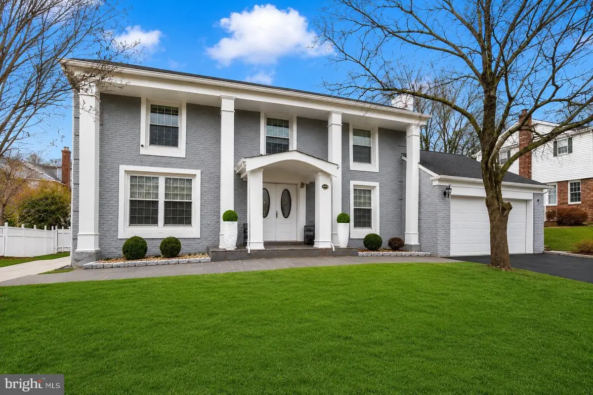 10904 Gainsborough Rd, Potomac, MD 20854 - #1